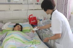 點贊！南充東方醫院婦產科醫生吳倩返還患者紅包獲好評